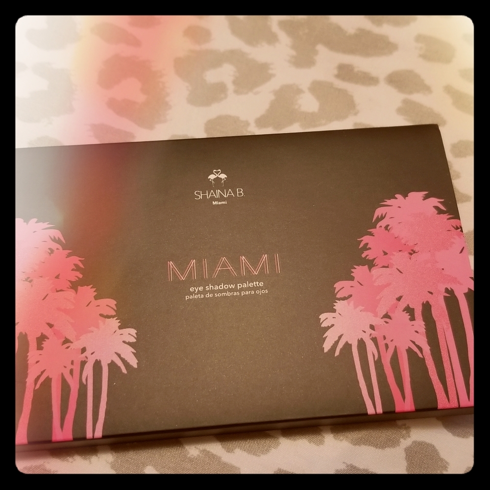 SHAINA B. MIAMI eyeshadow pallette
